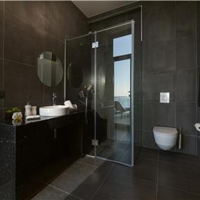 Luxury 5-Bedroom Sea-View Villa with Heated Infinity Pool in Orasac near Dubrovnik – Sleeps 10